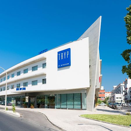 ホテル トリップ レイリア エクステリア 写真
